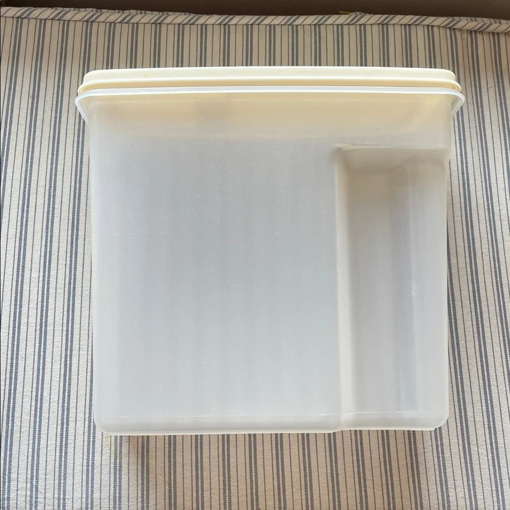 VTG Rubbermaid Servin' Saver cereal container w/ lid dry food storage 13 cups